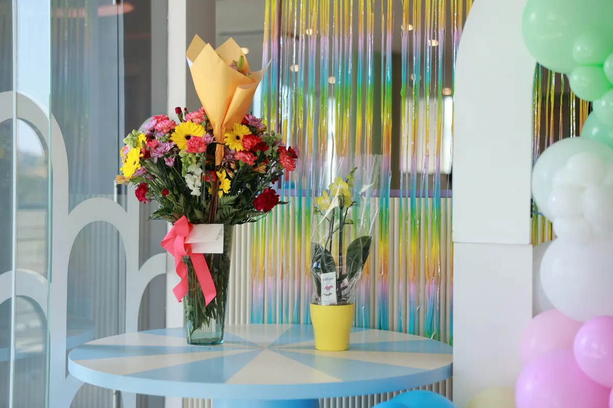Flores en recepción Loolu
