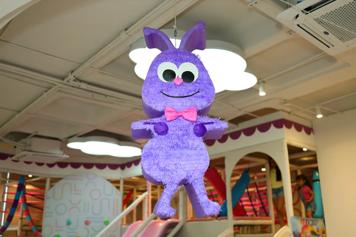 Piñata conejo morado en Loolu
